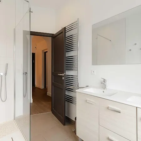 Spacious House - Ac- 5br-12p- Appartement